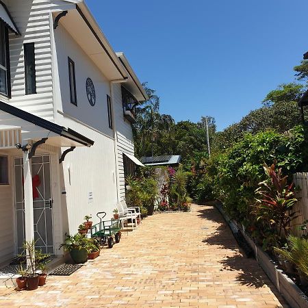 Pet Friendly & Spacious Two Bedroom Guest Unit Caloundra Exterior photo